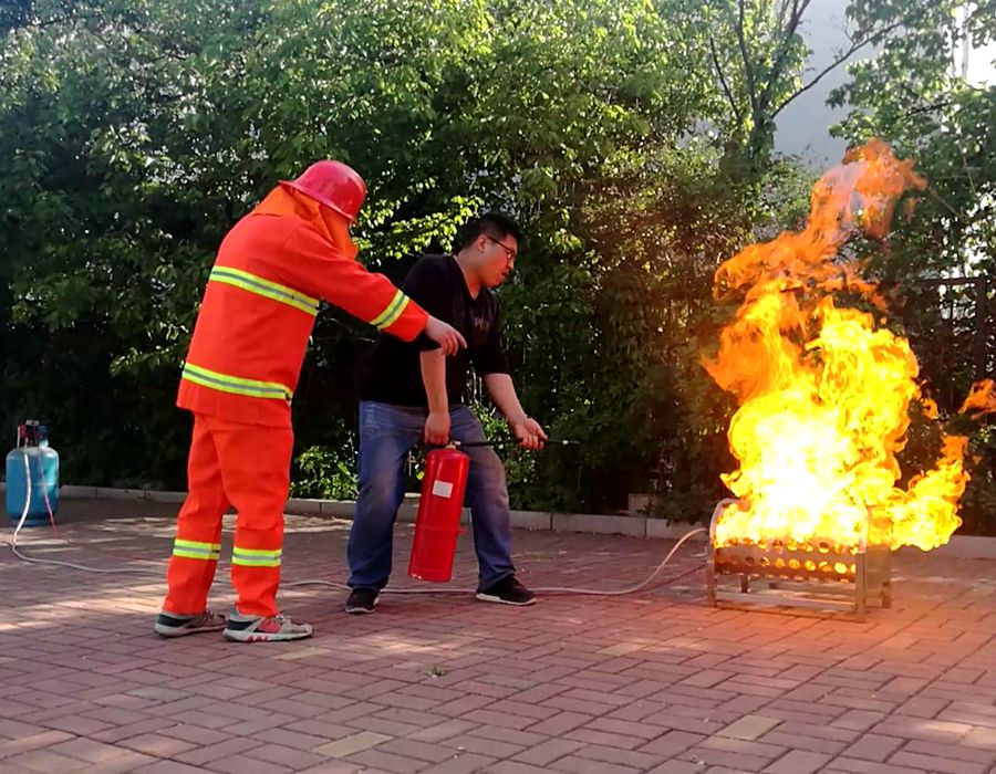 waterless environmental-friendly flame generator